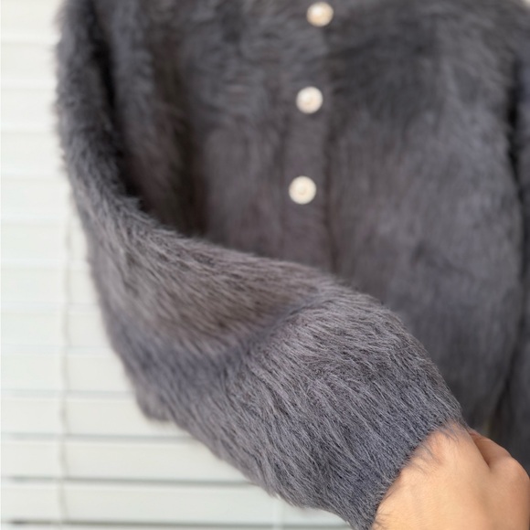 COMMENSE Cropped Fuzzy Cardigan with Pearl Buttons Womens Sz S NWT Furry Gray - Picture 8 of 10